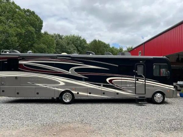 2018 Holiday Rambler NAVIGATOR® XE 36U