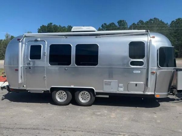 2020 Airstream GLOBETROTTER 23FB TWIN