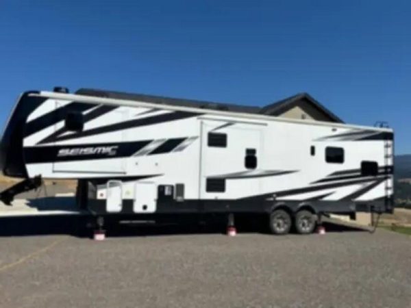 2023 Jayco SEISMIC 403