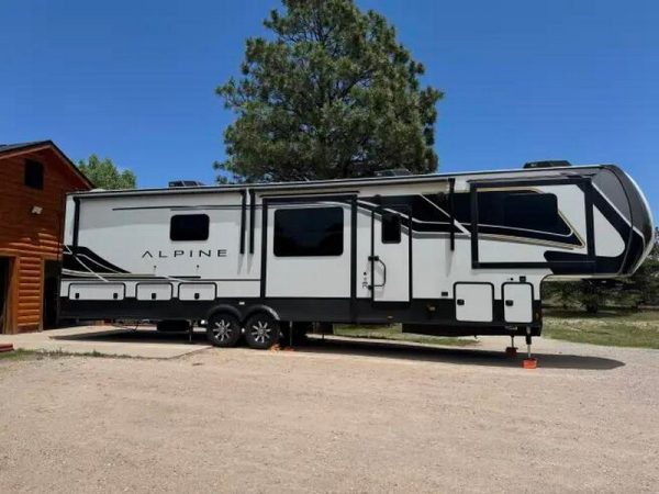2024 Keystone ALPINE 3700FL