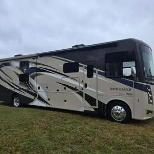 2019 Thor Motor Coach Miramar 37 1