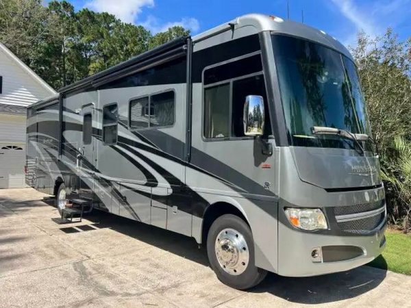 2013 Winnebago ADVENTURER 37F