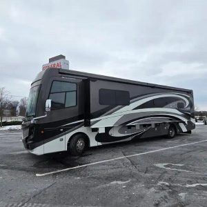 2017 Fleetwood Discovery Lxe 40E