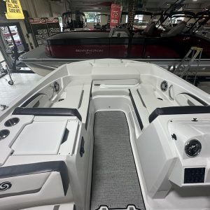 2024 Hurricane SunDeck Sport 205 IO