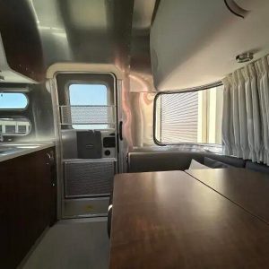 2024 Airstream GLOBETROTTER 27FB TWIN
