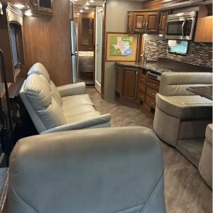 2017 Fleetwood PACE ARROW 33D