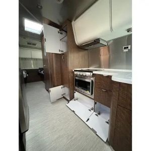 2024 Airstream GLOBETROTTER 27FB TWIN