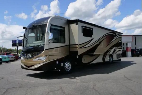 2013 American Coach Revolution 38S