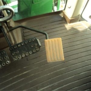 2004 John Deere 6220 Tractor