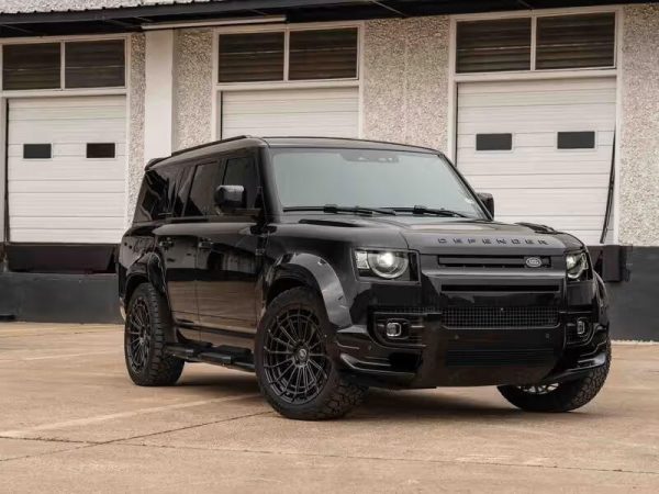 2025 Land Rover Defender 130 V8