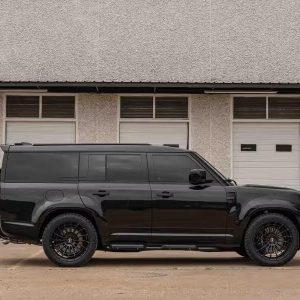 2025 Land Rover Defender 130 V8