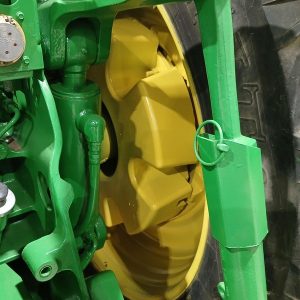 2002 JOHN DEERE Tractors 8420