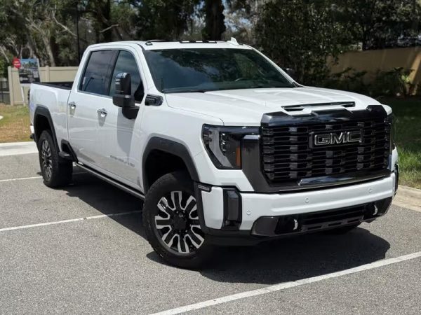 2024 GMC Sierra 2500 HD Crew Cab Denali Ultimate White Exterior
